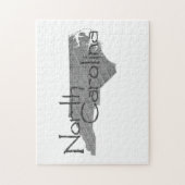 ノースカロライナの形の古い灰色の黒板と名前 ジグソーパズル (縦)