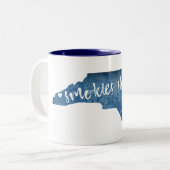 ノースカロライナ州の強い木目の煙 ツートーンマグカップ (正面左)