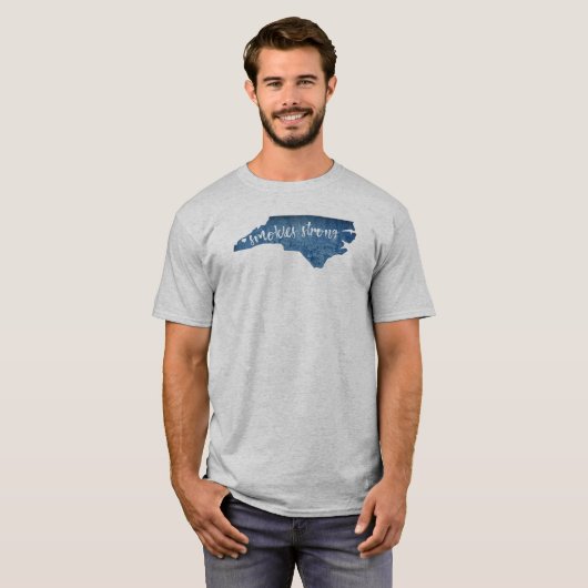 ノースカロライナ州の強い木目の煙 Tシャツ (正面フル)