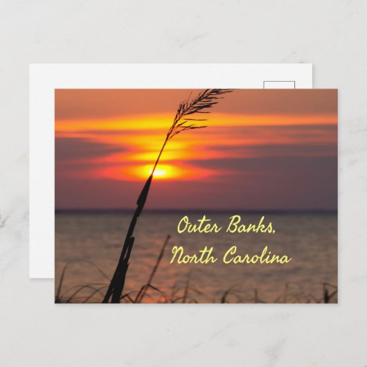 ノースカロライナ州アウター・バンクス  オレンジ色の空のビーチでの夕焼け ポストカード (正面/裏面)