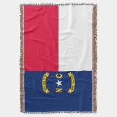 ノースカロライナ州旗デザインデコール スローブランケット (正面縦)