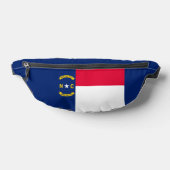 ノースカロライナ州旗デザイン ファニーパック (レイダウン)