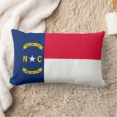 ノースカロライナ州旗デザイン ランバークッション (ブランケット)