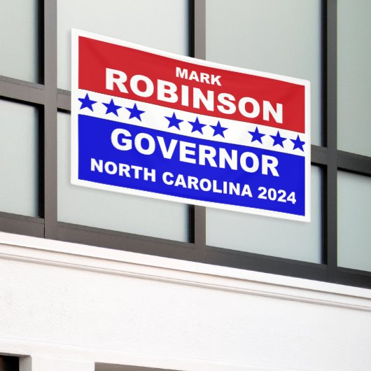 ノースカロライナ州知事マーク・ロビンソン2024 横断幕 (ビルの外側)