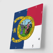 ノースカロライナ旗とシール スクエア壁時計 (傾斜)