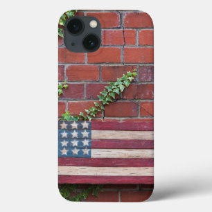 ノースカロライナ、Linvilleの木米国の旗 iPhone 13ケース