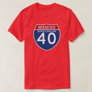 ノースカロライナNC I-40の州間幹線道路の盾- Tシャツ