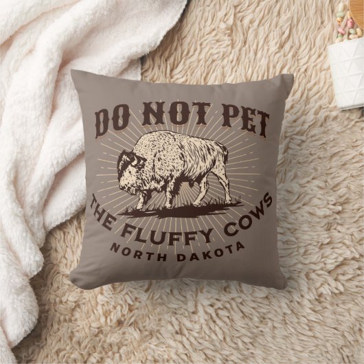 ノースダコタのふわふわした牛のバイソンを愛撫しない クッション (ブランケット)