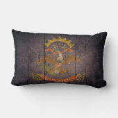 ノースダコタの険しい木製の旗 ランバークッション (裏面)