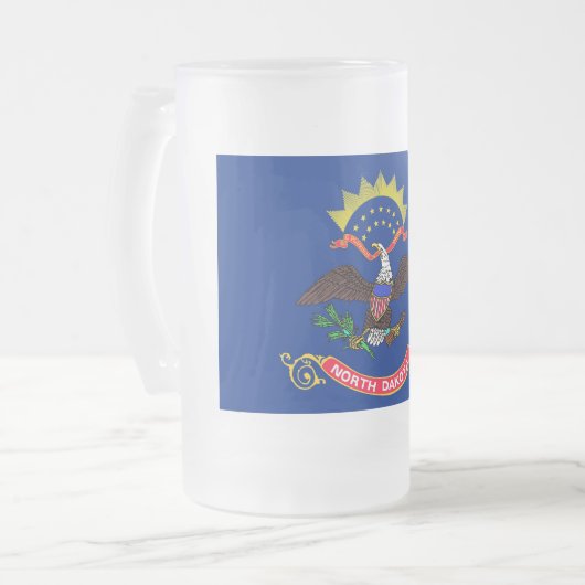 ノースダコタ州旗のついた曇りガラスのマグカップ フロストグラスビールジョッキ (正面左)