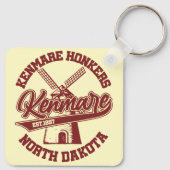 ノースダコタ・ケンマーレ キーホルダー (裏面)