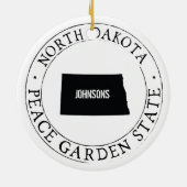 ノースダコパーソナライズされたタオーナメント セラミックオーナメント (裏面)
