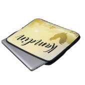 ノートパソコパーソナライズされたンケース日当たりの良いモーニングファームカウンター ラップトップスリーブ (正面下部)