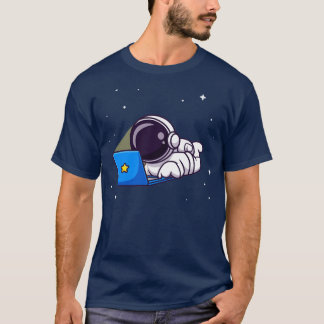 ノートパソコンで働く可愛い宇宙飛行士2 Tシャツ
