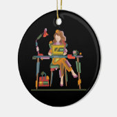 ノートパソコンで誠実に働く女の子96 セラミックオーナメント (左)