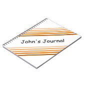 ノートブック – オレンジ色ストライプの対角線と名前 (左側)