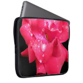 ノートブックPC上のドロップレット花びら ラップトップスリーブ (正面右)