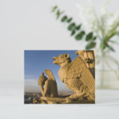 ノートルダム大聖堂の正面のキメラ。 ポストカード (スタンド正面)