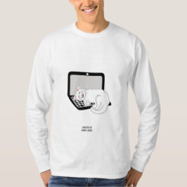ノートPCのメンズシャツで寝る白猫 Tシャツ