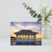 ノーフォークのクローマー桟橋で夕日を見ている人々 ポストカード (スタンド正面)