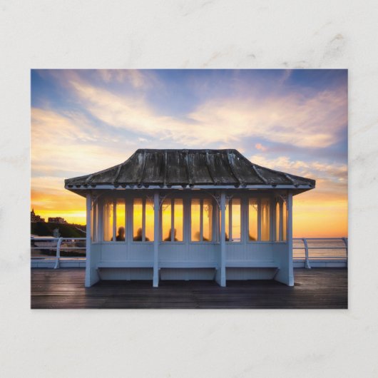 ノーフォークのクローマー桟橋で夕日を見ている人々 ポストカード (正面)