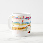 ノーフォーク、ムンデズリーの赤いボートとビーチ コーヒーマグカップ (正面左)