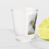 ノーブリーゴールデンティール（緑がかった色）抽象芸術ファンタジーフラクタル ショットグラス (左)