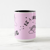 ノーマルは退屈なユニコーンおもしろいブラック文字 マグカップ (中央)