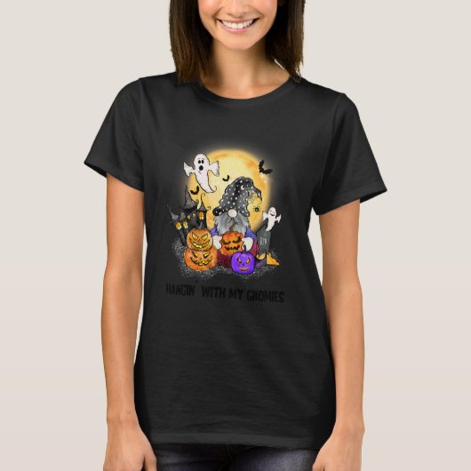 ノームたちとハロウィンの不気味な夜を楽しむ Tシャツ (正面)