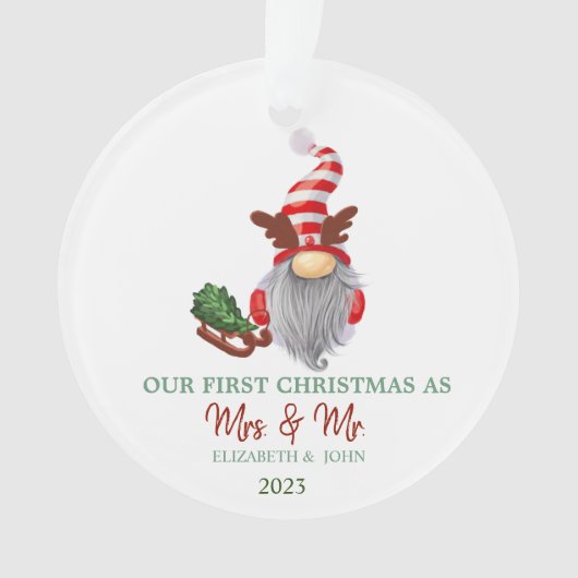 ノームの松の木のそり 私たちの最初のクリスマス オーナメント (正面)