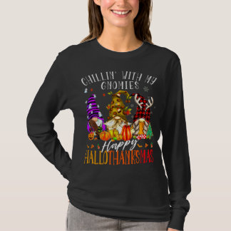 ノーム仲間とくつろぐハッピー ハロサンクスギフト ノーム Tシャツ