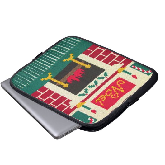 ノールホリデーアーティザンクロシェプリントエレクトロニクスバッグ ラップトップスリーブ (正面下部)