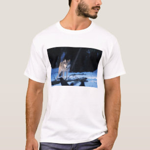 ハイイロオオカミ、タイリクオオカミ、丘陵地 Tシャツ