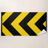 ハイウェイはっきりしたトラフィックのまわりにの山 ビーチタオル (正面)