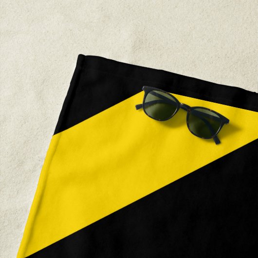 ハイウェイはっきりしたトラフィックのまわりにの山 ビーチタオル (インサイチュ)