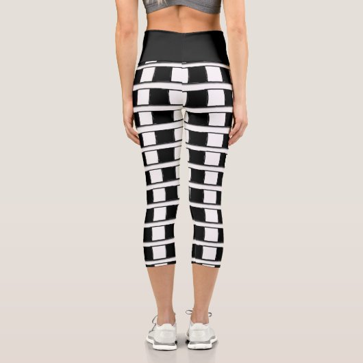 ハイウェイストカプリブラック&ホワイト市松模様に カプリレギンス (裏面)
