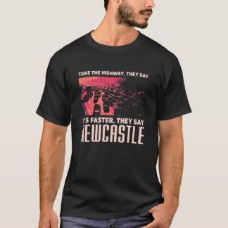 ハイウェイニューキャッスルユーモア英国交通ミーム Tシャツ