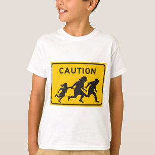 ハイウェーの印を交差させている不法入国者 Tシャツ