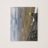 ハイカーがニグ川とエティブリク川を見渡す ジグソーパズル (縦)