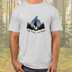 ハイカーの荒野アドベンチャーメンズTシャツ Tシャツ