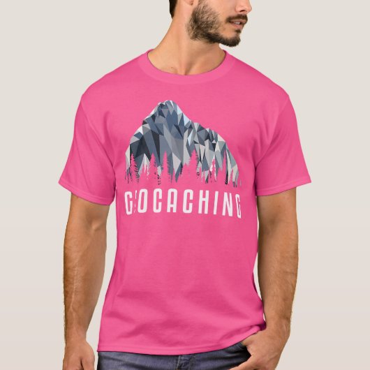 ハイキングおもしろいシャツがローポリギフトを具現化 Tシャツ (正面)