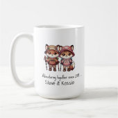 ハイキングから一緒に冒険するかわいいキツネカップル コーヒーマグカップ (左)