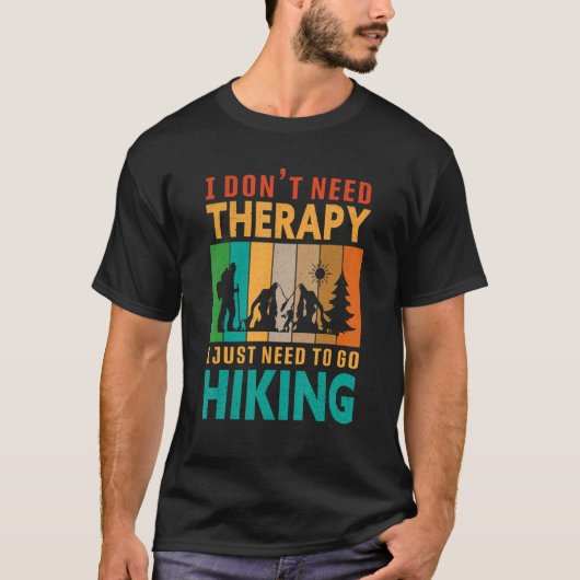 ハイキングに行く必要があるセラピーは必要ない Tシャツ (正面)