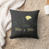 ハイキングの屋外ハイキングロゴの松の木を取る クッション (ブランケット)