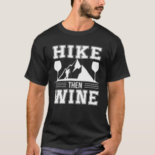 ハイキングはそれからかわいいハイキングの飲むワインワインを飲みます Tシャツ