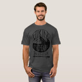 ハイキングはセラピーハイキングより安おもしろいい Tシャツ (正面フル)