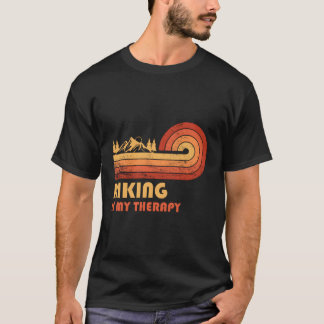 ハイキングは私のセラピー Tシャツ