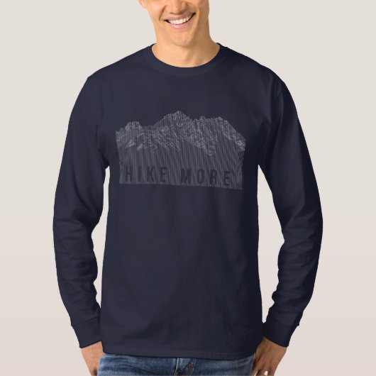 ハイキングより多くの山の白 Tシャツ (正面)