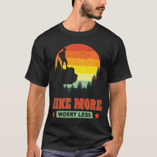 ハイキングより心配が少ないハイキングハイカーアドベンチャー Tシャツ