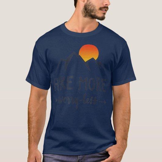 ハイキングより心配が少ない日没の山ハイキング Tシャツ (正面)